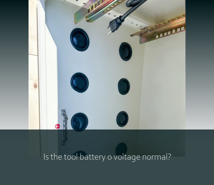 Is the tool battery 0 voltage normal?